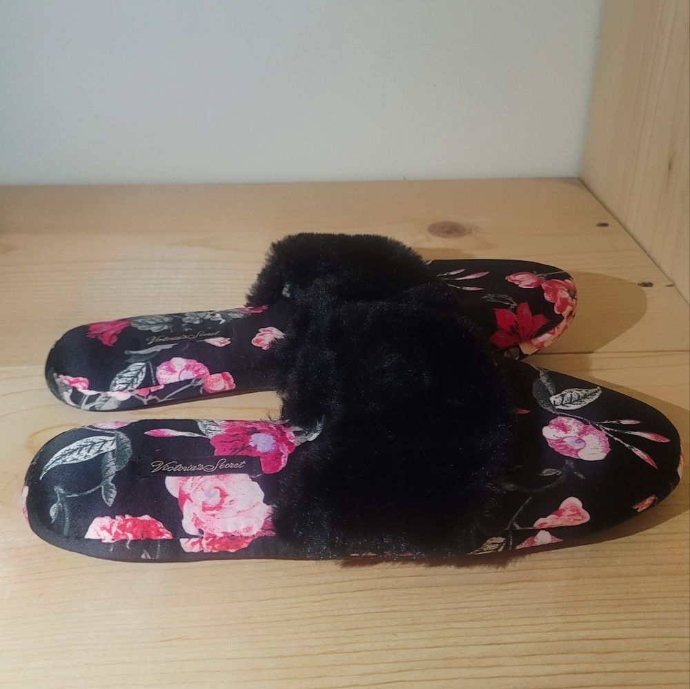 Slippers - Picture 2 of 4